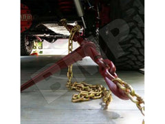 1/2“ – 5/8“ Chain Ratcheting Load Binder Boomer with chain being used on vehicle